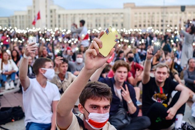 Bélarus: appels à manifester, annonce de sanctions par l'UE