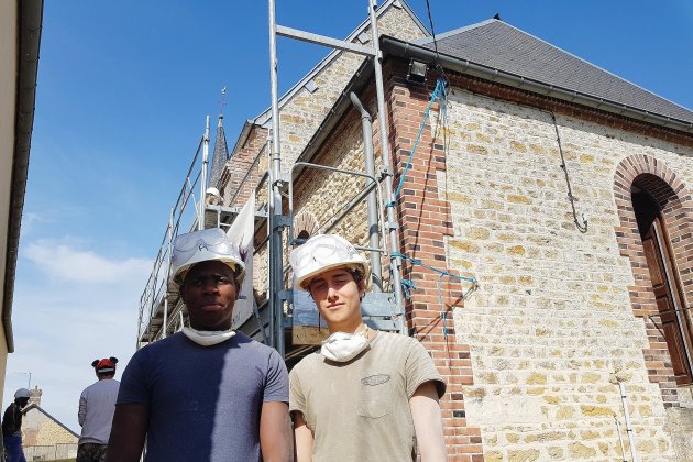 Orne. Sept bénévoles de nationalités différentes restaurent l'église du village