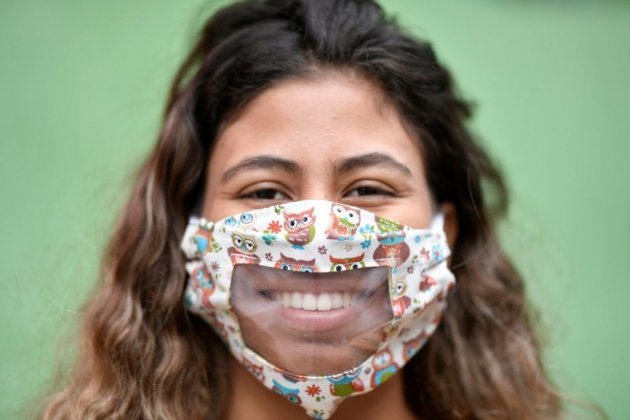 Masques transparents: "une avancée" pour les sourds, freinée par son coût