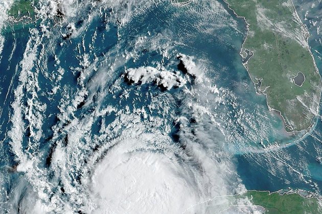 Désormais un ouragan, Laura s'approche des côtes américaines
