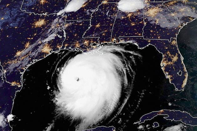 Renforcé, l'ouragan Laura menace la Louisiane et le Texas
