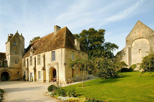 Calvados. Un prieuré remarquable de 1058 se cache au cœur de Creully-sur-Seulles