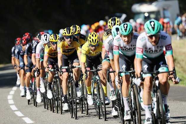 Tour de France: aucun coureur positif au Covid, le peloton repart au complet