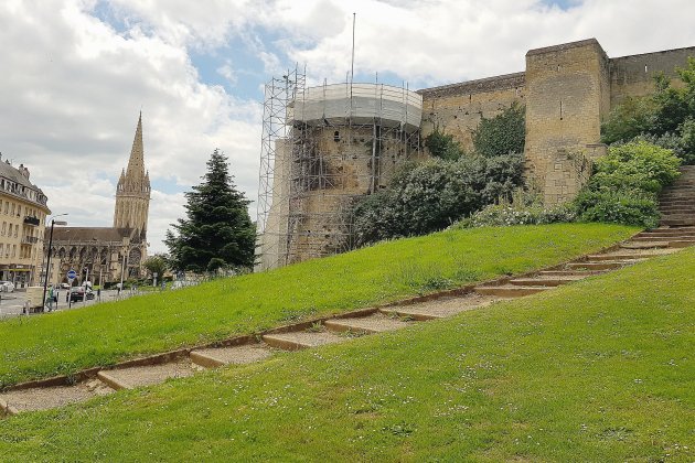 Caen. Les pelouses du château interdites d'accès de 18 heures à 6 heures