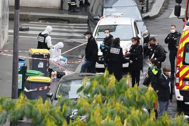 Attaque au hachoir à Paris: huit gardes à vue en cours, une vidéo à l'étude