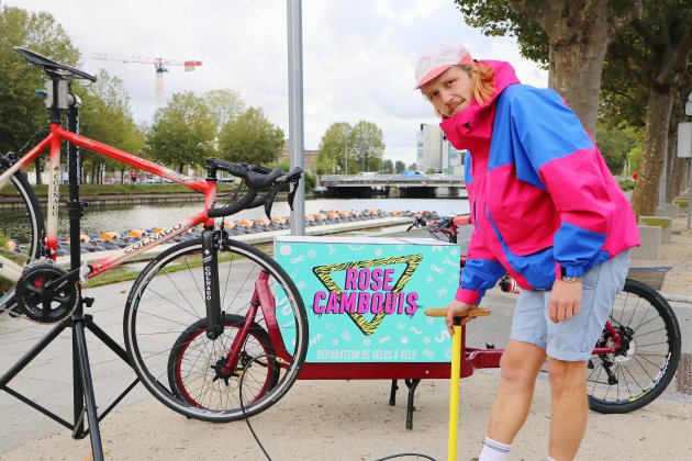 Caen. Avec Rose Cambouis, il pédale pour réparer les vélos au domicile des clients