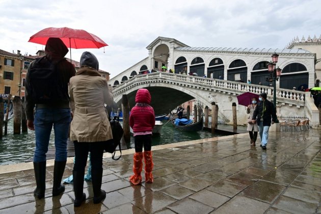 "Jour historique" à Venise, protégée de la crue par ses digues artificielles