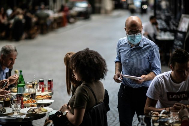 Covid: Paris en alerte maximale, les restaurants restent ouverts sous conditions