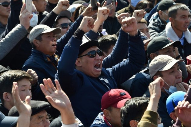 Kirghizstan: le président sous pression, craintes de violences