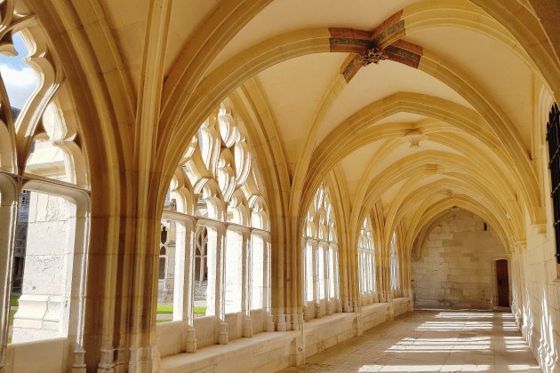 [Photos + vidéo] Saint-Wandrille-Rançon. Le cloître de l'abbaye restauré avec des techniques d'antan