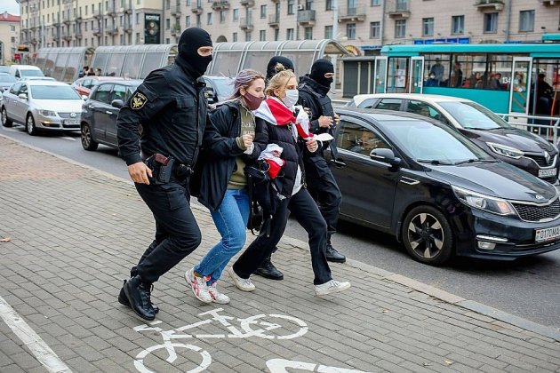 Bélarus: l'opposition dans la rue malgré la menace de tirs à balles réelles