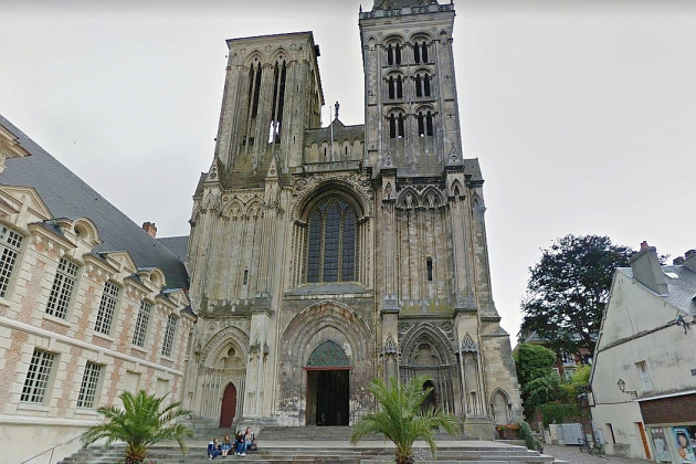 Lisieux. Des tags injurieux découverts sur la cathédrale