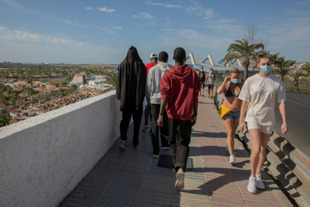 Aux Canaries, les migrants mal vus par un secteur touristique en plein marasme