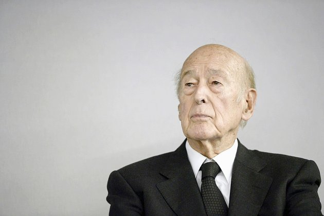 La France salue sobrement la mémoire de Giscard d'Estaing