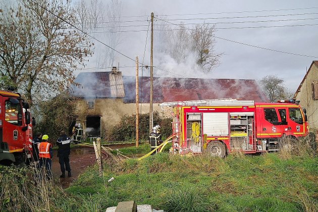 Près de Périers. Opération en cours pour un feu de cuisine : 22 pompiers mobilisés