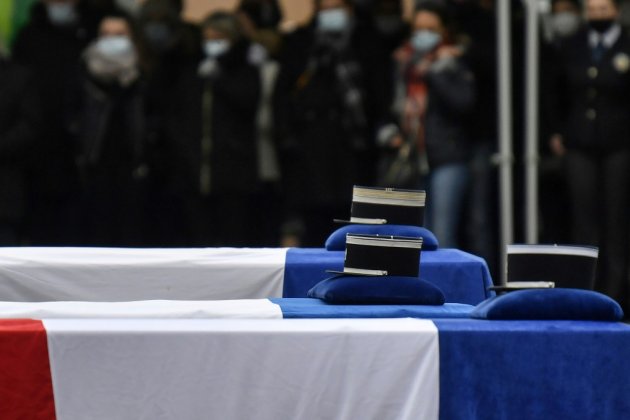 Hommage national aux "vies sacrifiées" des trois gendarmes tués par un forcené