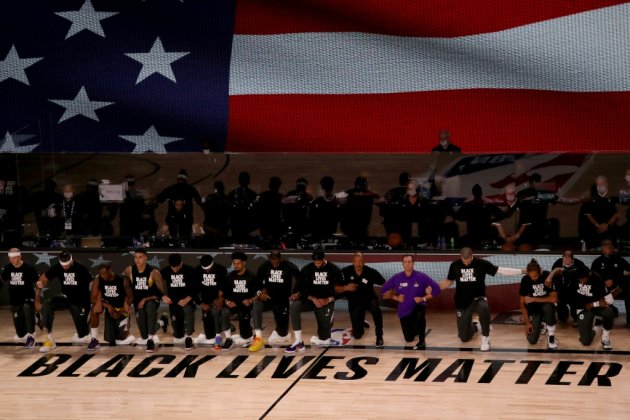 Genoux à terre, voix qui porte: en 2020, la lutte des sportifs US contre le racisme
