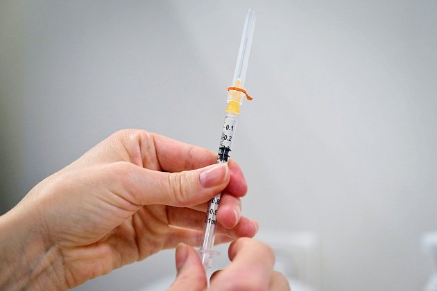 Vaccination Covid-19: le gouvernement cherche à reprendre la main