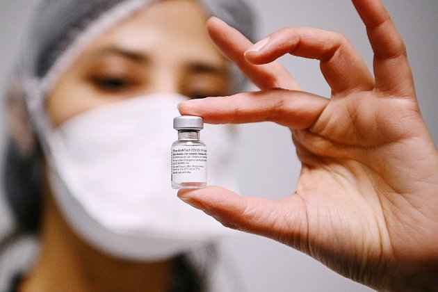 Coronavirus: un deuxième vaccin autorisé par l'UE, l'Angleterre se reconfine