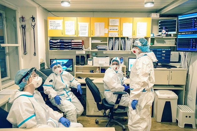 Les étudiants gagnent leurs galons dans les hôpitaux tchèques surchargés