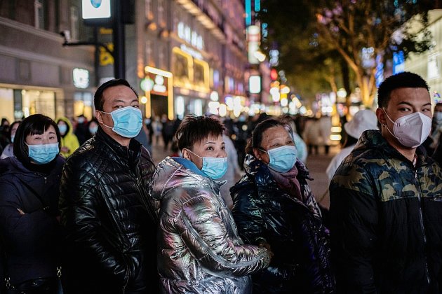 La pandémie accélère encore, un an après l'annonce du 1er mort en Chine