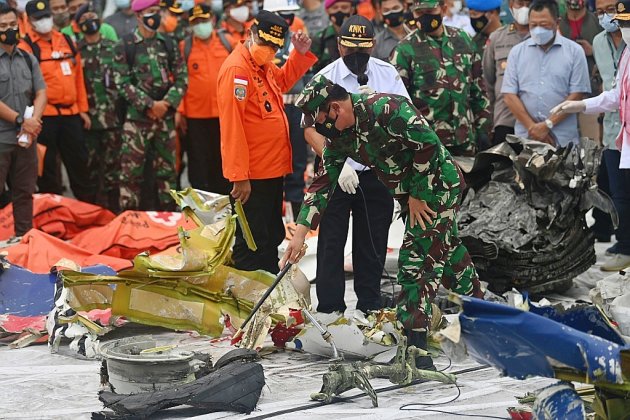 Accident de Boeing en Indonésie: les enquêteurs espèrent trouver la 2e boîte noire