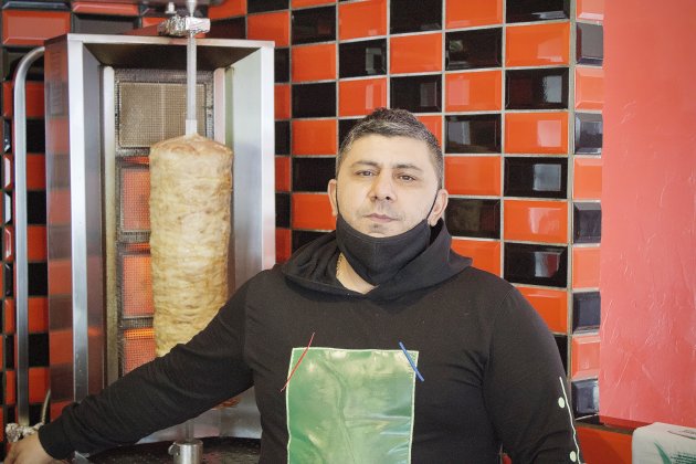 Orne. Ce restaurateur offre des kebabs et des tacos aux étudiants dans le besoin