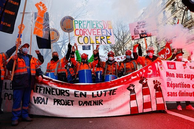 Des milliers de manifestants pour l'emploi en France, malgré le virus