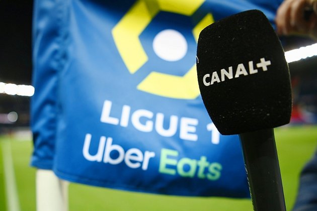 Droits TV: Canal+ sauve le foot français, à court terme et au rabais