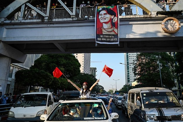 Birmanie: les manifestants anti-coup d'Etat bravent les menaces de représailles