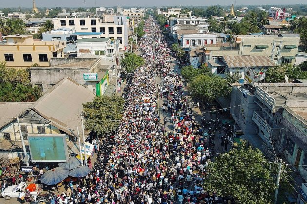 Birmanie: la mobilisation contre le coup d'Etat s'intensifie, la pression sur la junte augmente