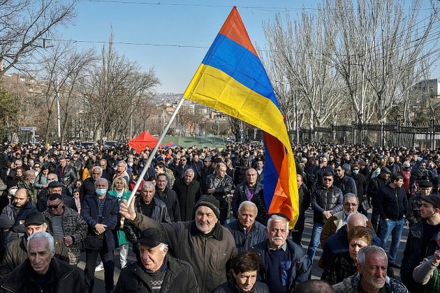 Crise en Arménie: le Premier ministre se dit prêt à des élections anticipées