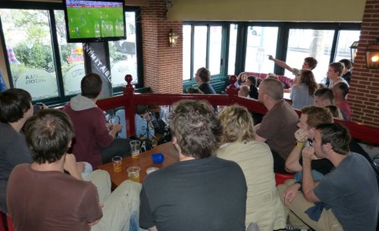Euro 2012 : dans l'ambiance des "bars à foot" rouennais