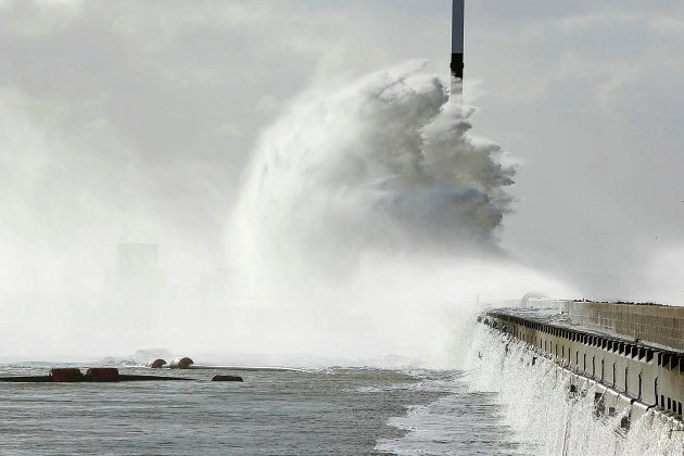 Le Havre. Grandes marées et tempête : la digue Nord fermée