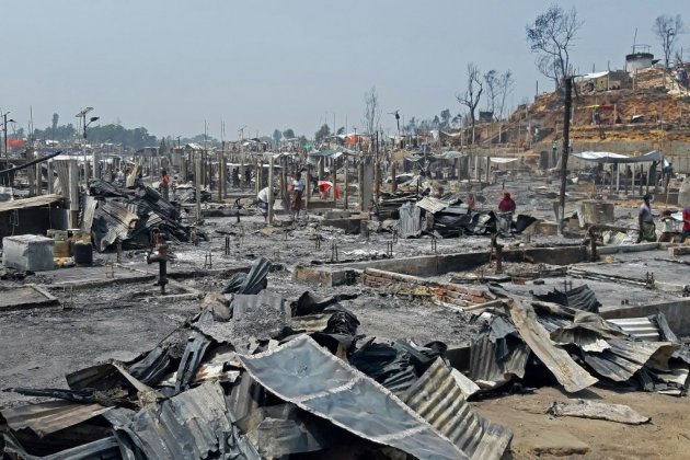 Incendie dans un camp de Rohingyas au Bangladesh: au moins 15 morts