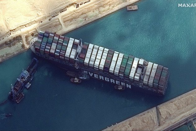 Canal de Suez: le propriétaire du navire évoque un déblocage dès samedi soir