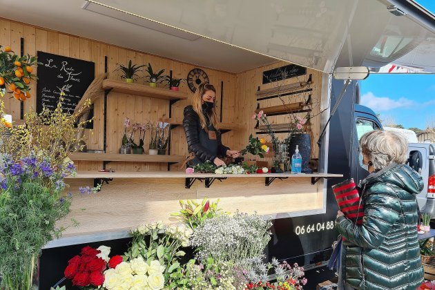 Calvados. Elle parcourt les marchés du département avec son "Flower-truck"