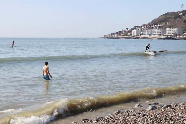 Seine-Maritime. 24 °C dans l'air, 11 °C dans l'eau… Les maillots sont (déjà) de sortie !