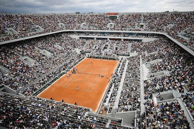Roland-Garros repoussé d'une semaine en espérant du public