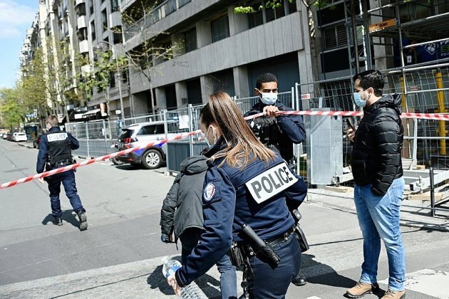Un mort et un blessé grave par balles devant un hôpital à Paris, tireur en fuite