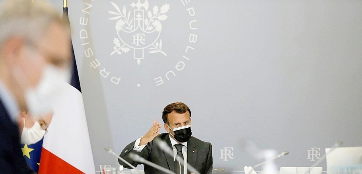 Covid: la France décidée à déconfiner en mai malgré une décrue fragile