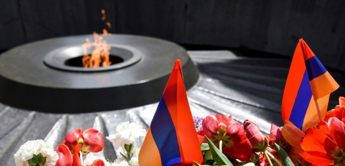 A Erevan, des bougies et des fleurs pour commémorer le massacre des Arméniens