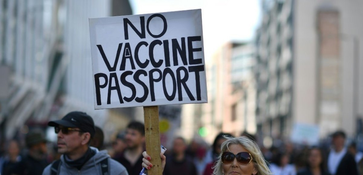Des milliers de manifestants à Londres contre le confinement et les passeports vaccinaux