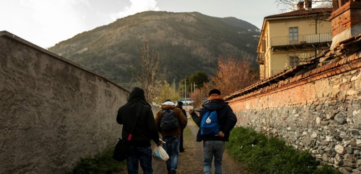 Un refuge dans les Alpes italiennes aide des migrants à passer en France