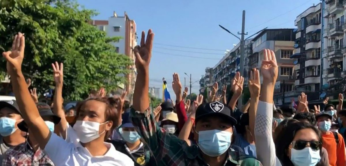 Coup d'Etat en Birmanie: des manifestants appellent à un "printemps révolutionnaire"