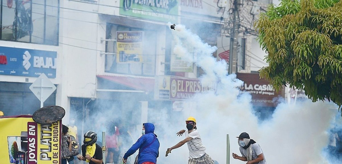 Manifestations en Colombie: une vingtaine de morts, démission du ministre des Finances