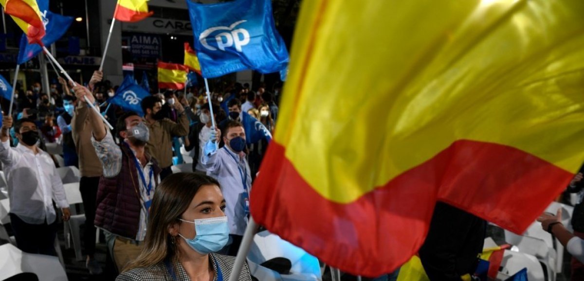 La droite triomphe aux régionales à Madrid, revers pour Pedro Sánchez