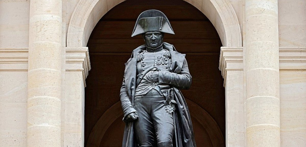 La France commémore les 200 ans de la mort de Napoléon, figure toujours contestée