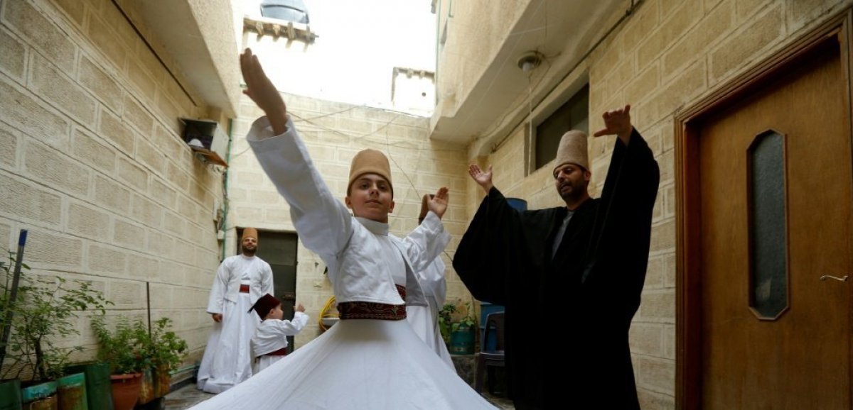 En Syrie, une famille damascène tourbillonne pour préserver une danse soufie