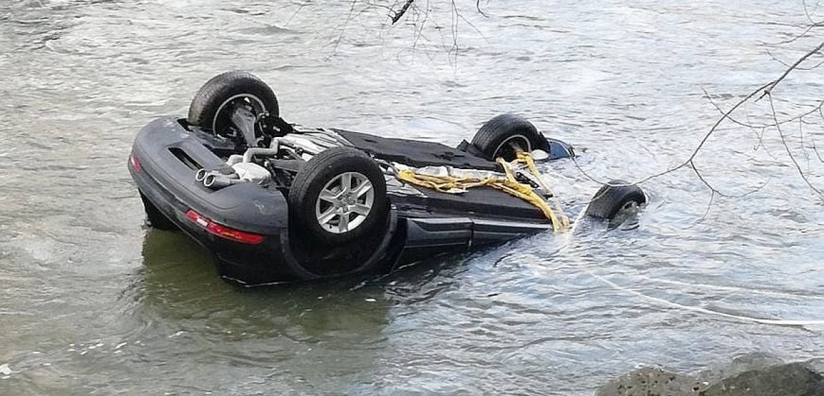 Calvados. Un automobiliste bloqué dans sa voiture tombée dans la rivière